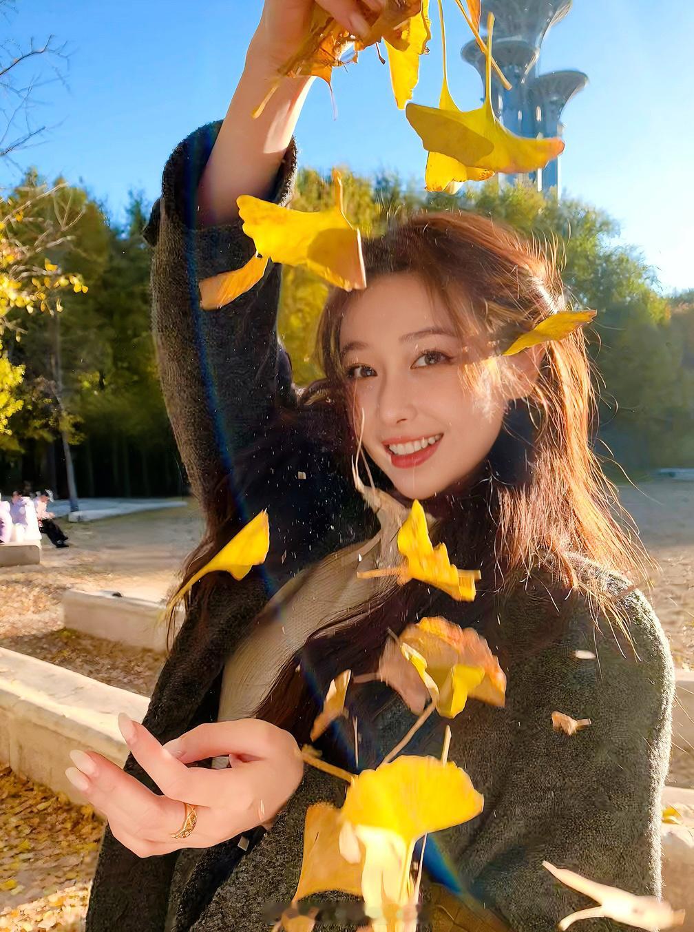 上次出差随手拍的 很多人说有大学时候的感觉 其实只是换回以前的妆造和表情状态 我