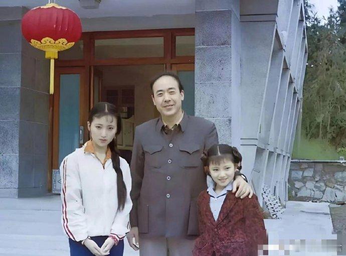 红楼梦陈晓旭的旧照 陈晓旭压根就不像是现代人 