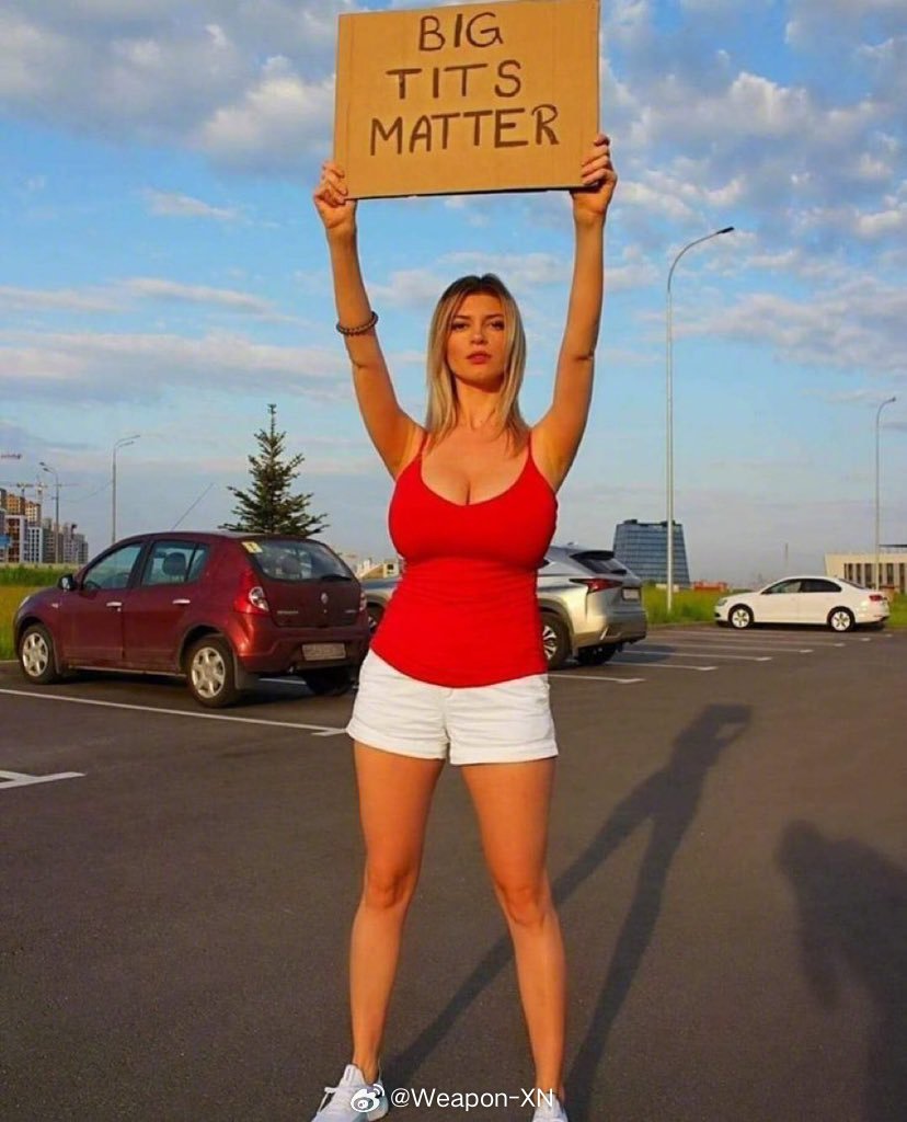 地铁上，一拉着拉杆箱的女子说着“乳晕……私密……粉红……一点都不疼……我可以给你