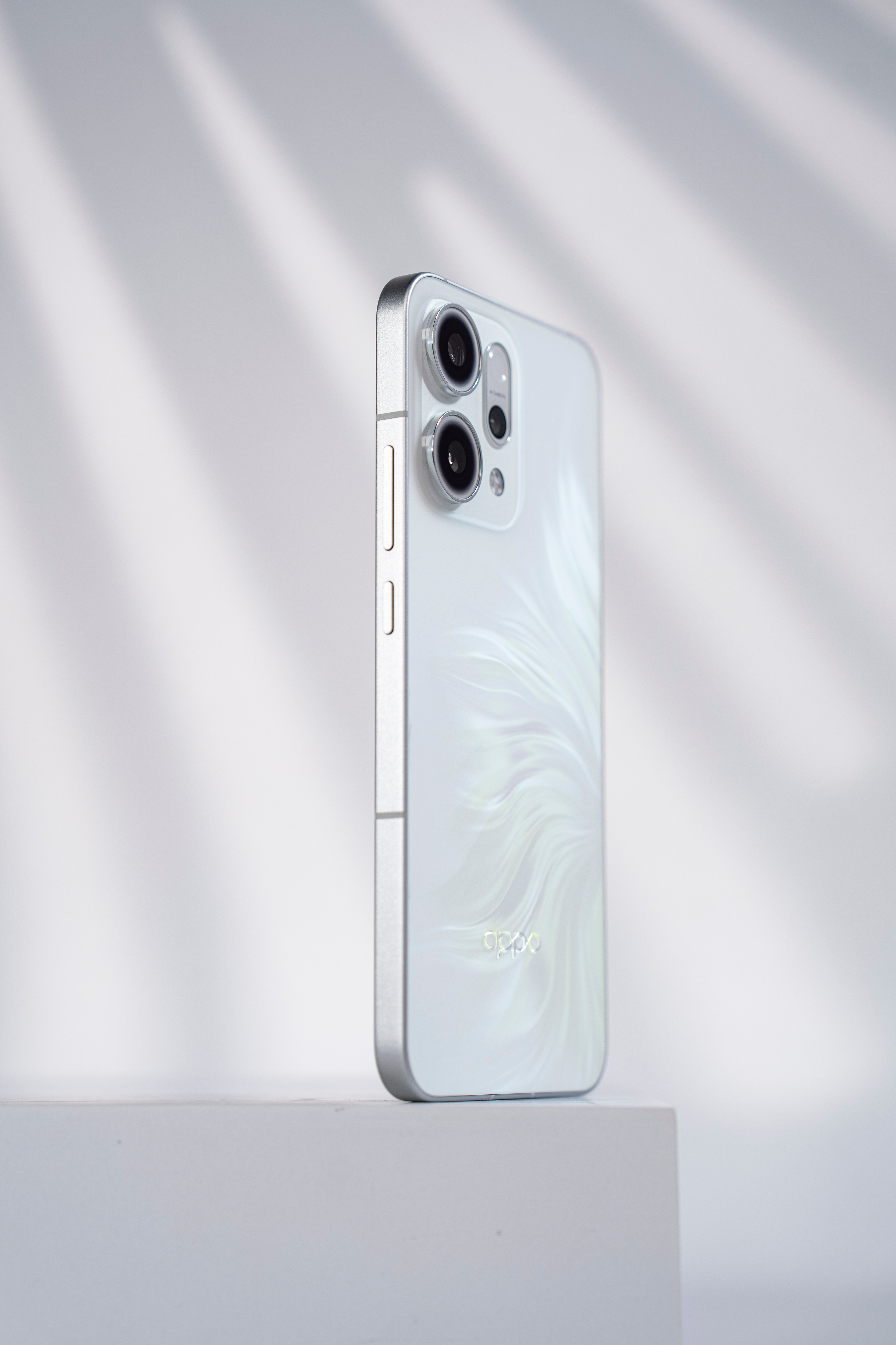 来一组OPPO Reno 14 Pro人鱼姬配色的实拍图！！！不得不说，这个配色
