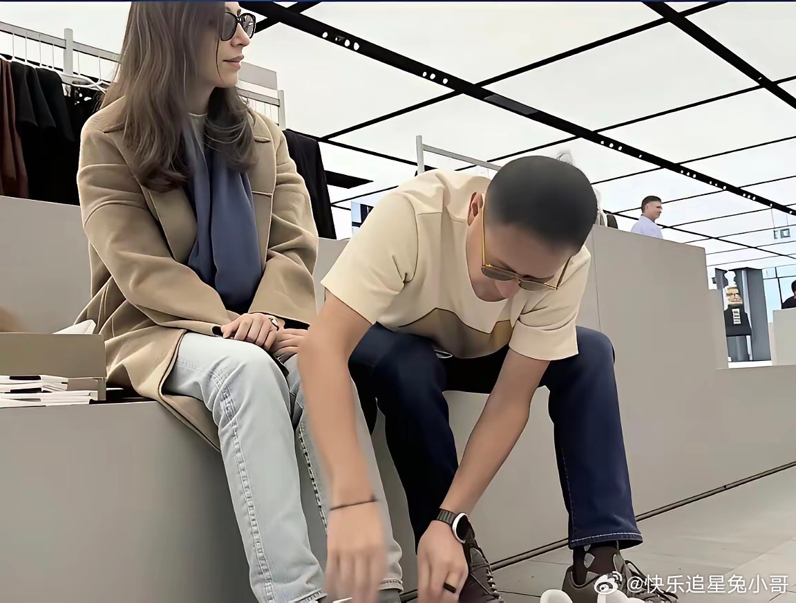 李嘉欣命是真好，让花花贵公子许晋享变成了专情、顾家的好男人。 