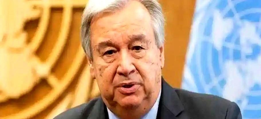 刷到个事儿。
有人站在聚光灯底下，清了清嗓子，用中文，一个字一个字说谢谢。
欠了