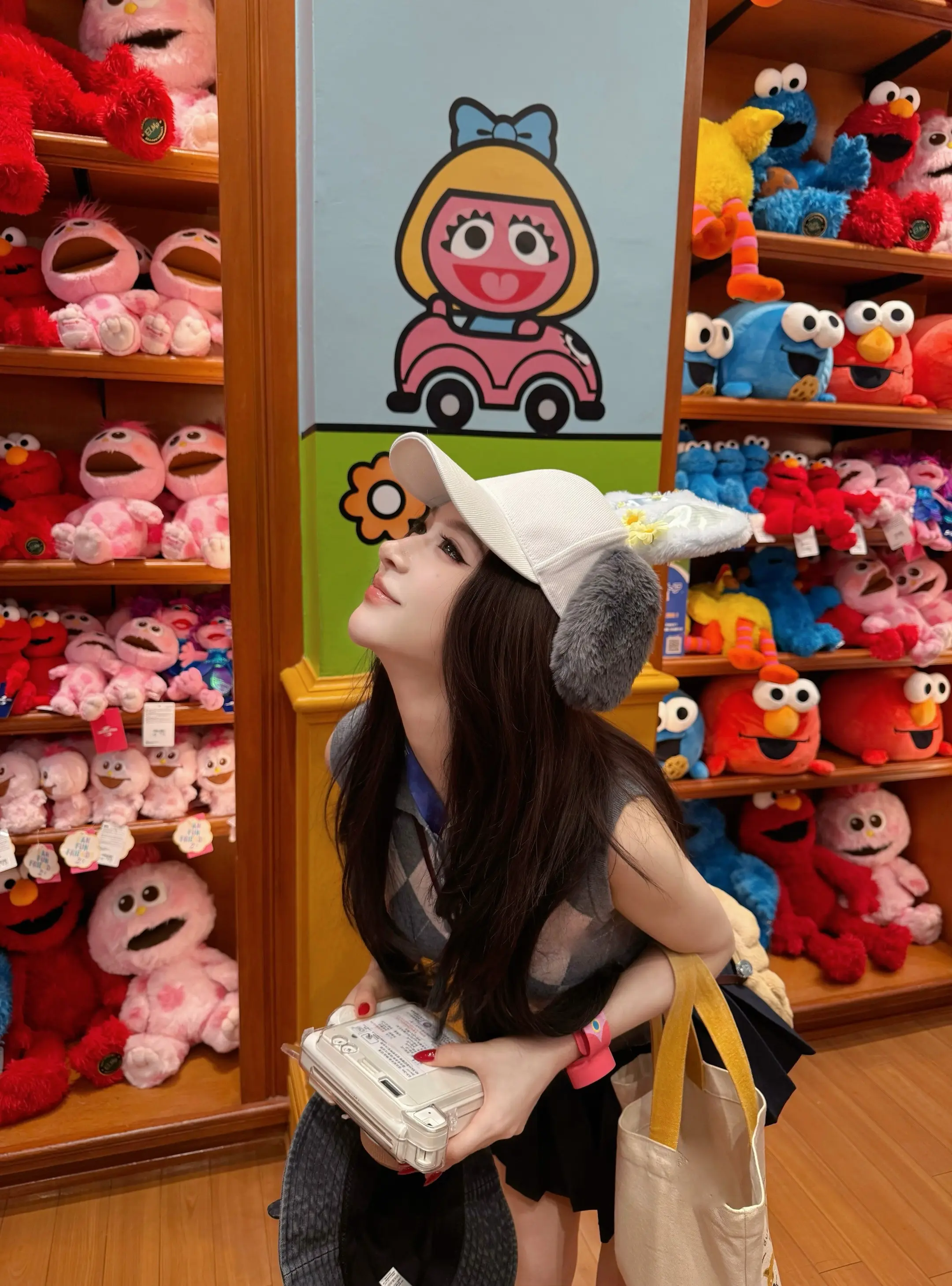 “你说我背影好小舍不得我一个人走。”