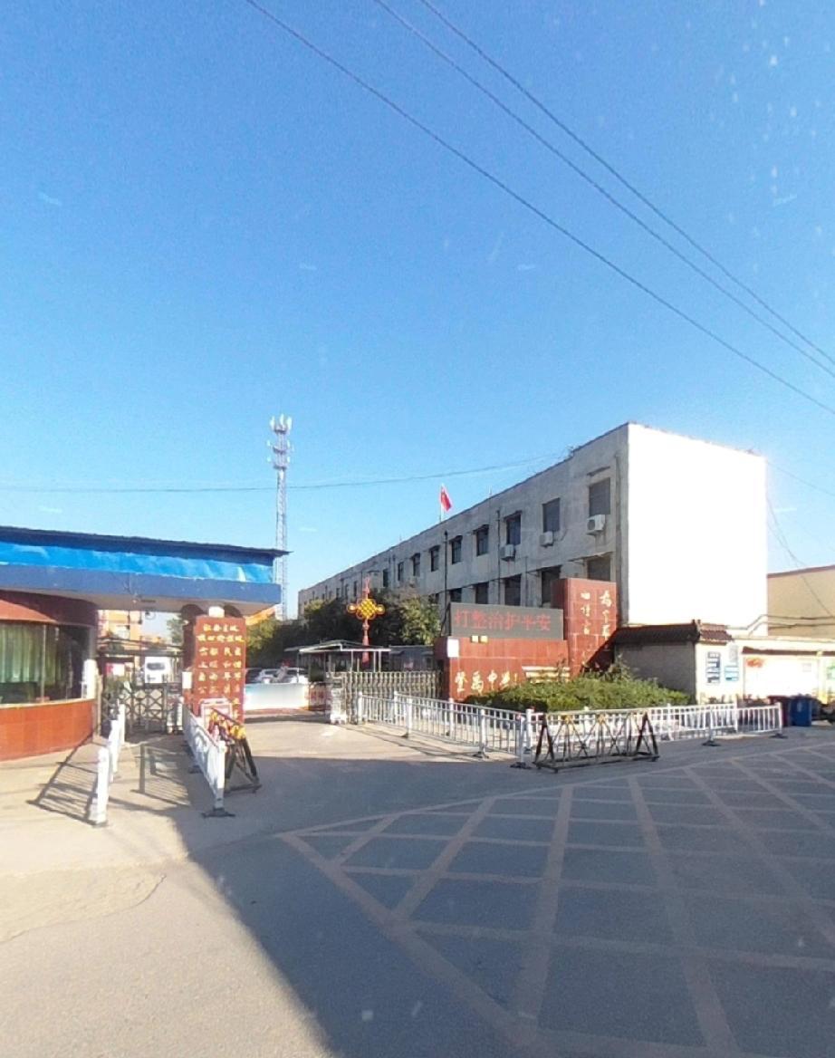 菏泽市牡丹区登禹中学
‌地理位置‌：菏泽市高新区万福街道办事处泰山路西段，大学路