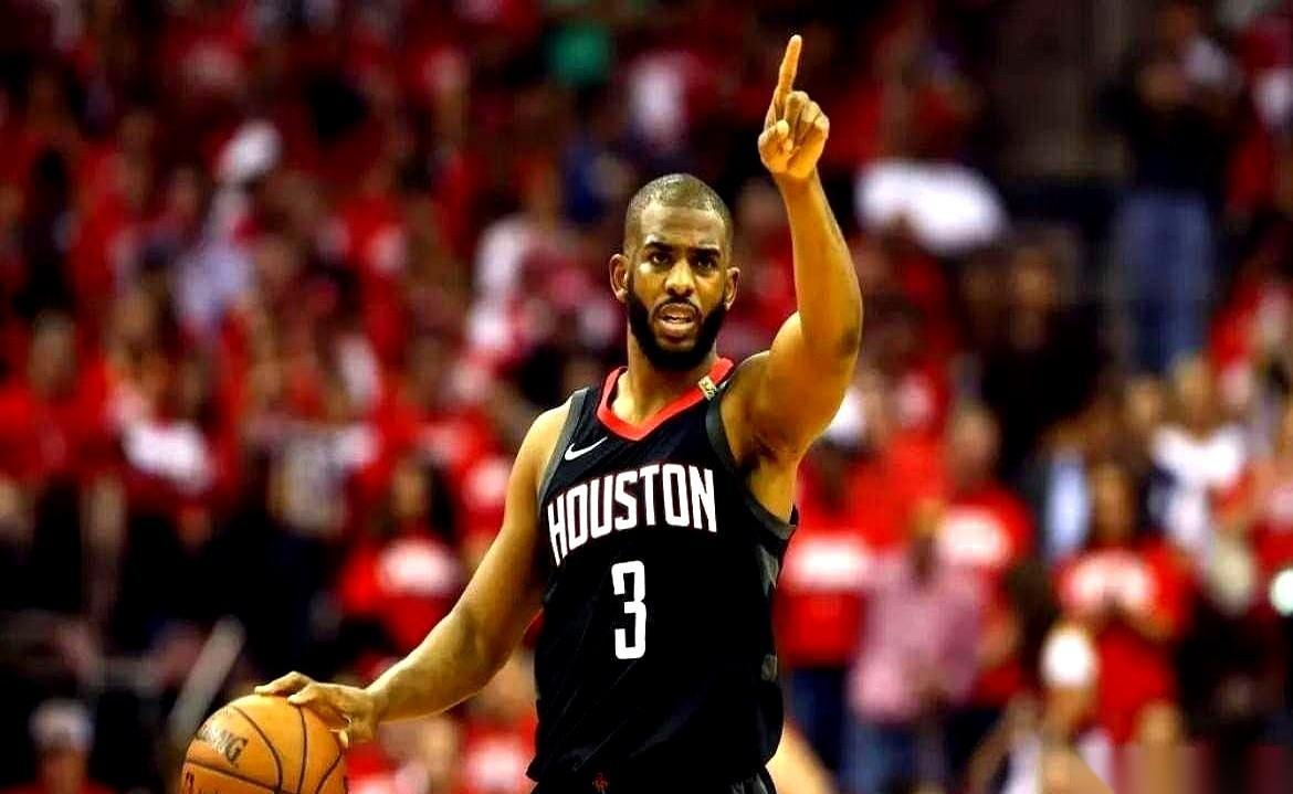 电话打过去的时候，保罗自己估计都懵了。
前脚刚被人家一脚踹开，后脚电话就追过来了