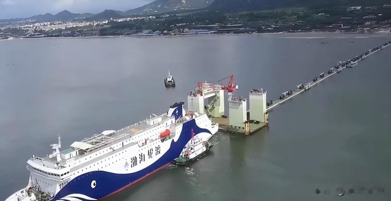 福建舰已入列，网传新装备真假难辨，官方没说的咱别瞎猜。
今天刷到好多帖子，说这型