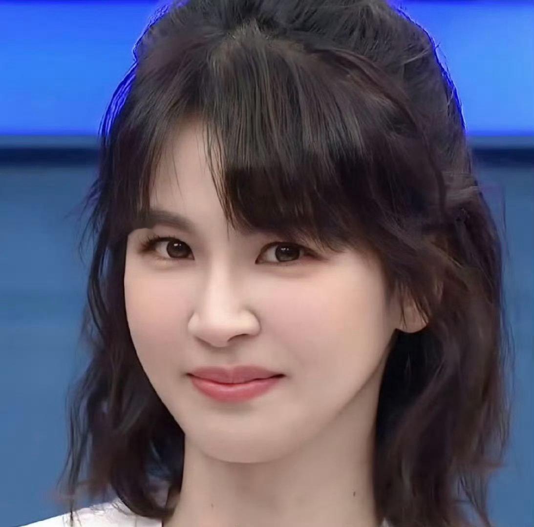 曾沛慈到底看了多少清宫剧曾沛慈请安的姿势 曾沛慈这个请安姿势也太标准了吧！举手投