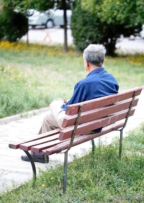 下个月开始，大多数老年人都难逃“三关”

第一关：孤独感比关节炎还痛的“慢性病”