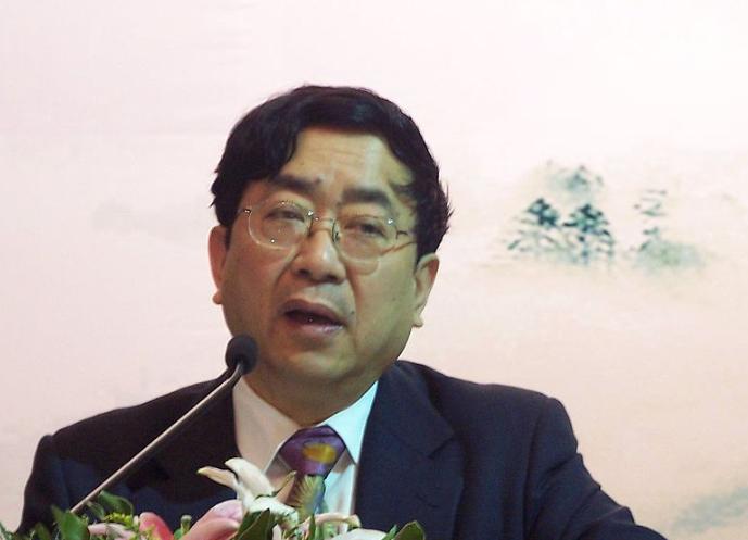 1992年，余秋雨二婚娶了小16岁的女明星马兰。

新婚夜他提出的那个“特殊请求