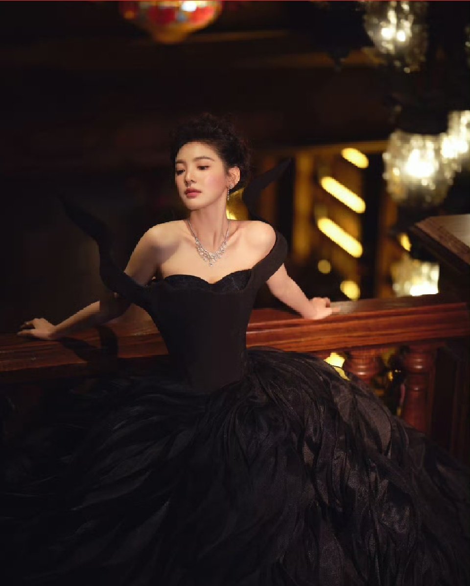 章若楠暗夜缪斯章若楠高贵黑天鹅 章若楠暗夜缪斯~ 