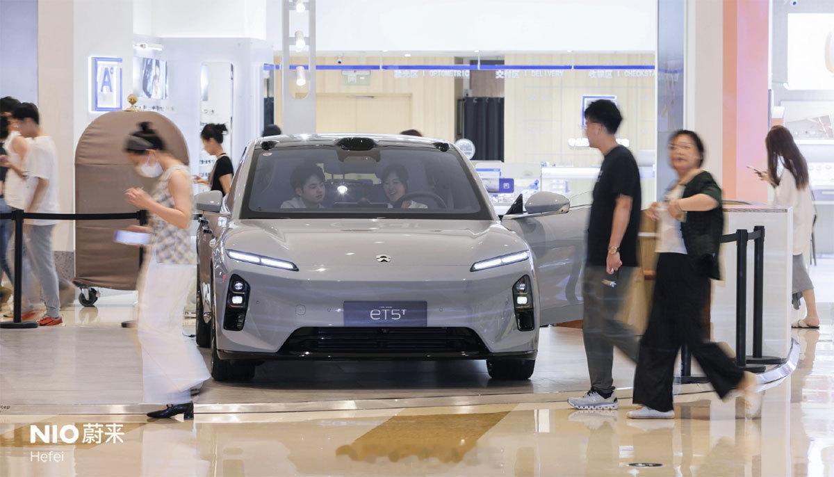 蔚来新款ET5/ET5T亮相展厅，5月25日正式发布蔚来更新版ET5轿车与ET5