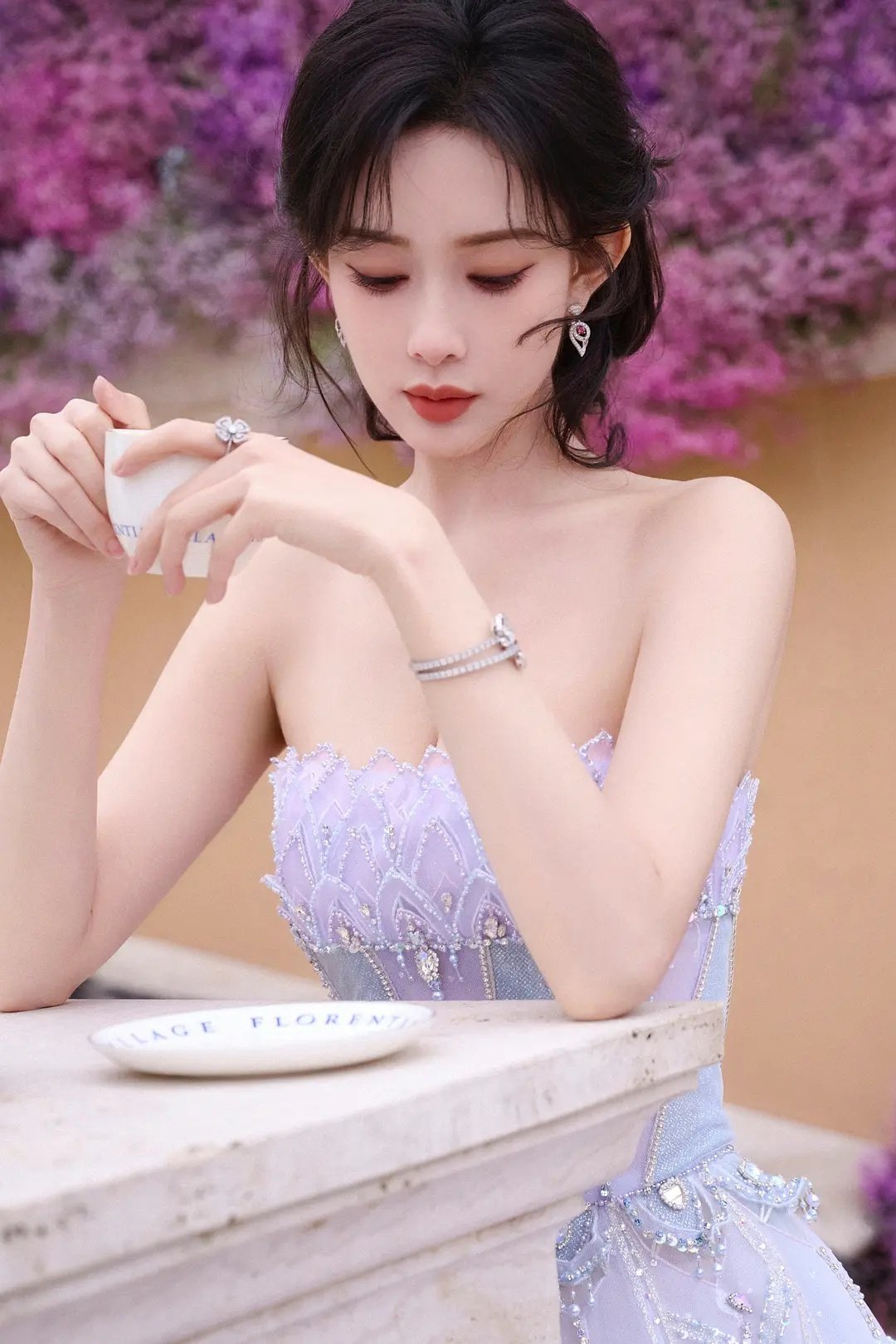孟子义今日出图，是久违的编发啊，杨勇老师创新了，摄影老师踢出克 ​​​