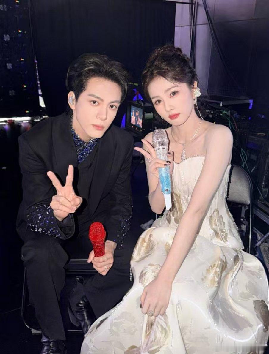 作为路人被桃尖叫之夜的CP线甜到上头！白鹿曾舜晞合唱像穿越回《临江仙》，李兰迪敖