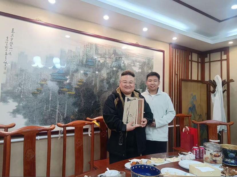 【郭德纲再添新徒孙，收徒之人竟然是李云杰，对此你怎么看？】
近日，抖音有一个名为