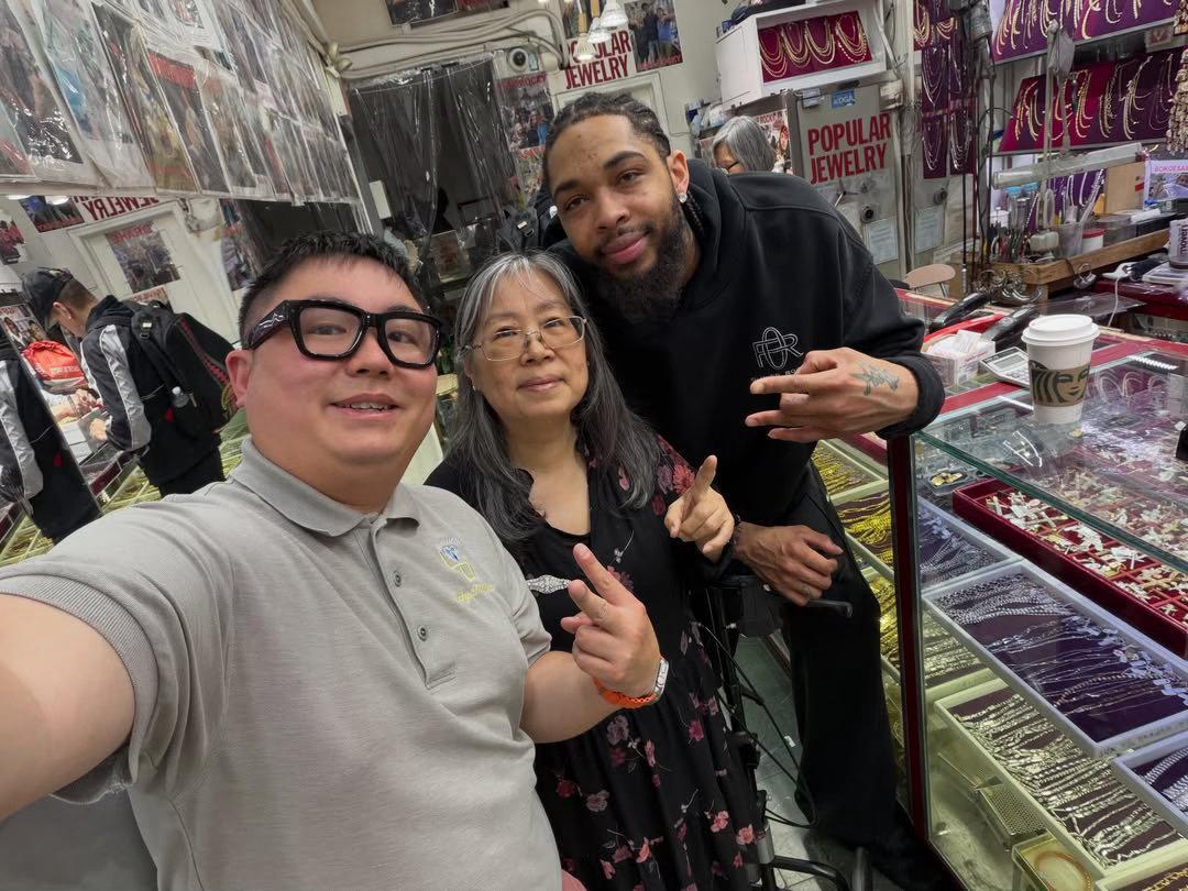 英格拉姆去买大金链子了 