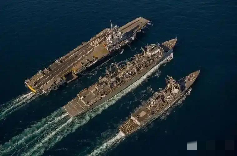 一觉醒来，中东又炸了！特朗普前脚喊话要跟伊朗第二轮谈判，后脚美军就把人家货船炸了