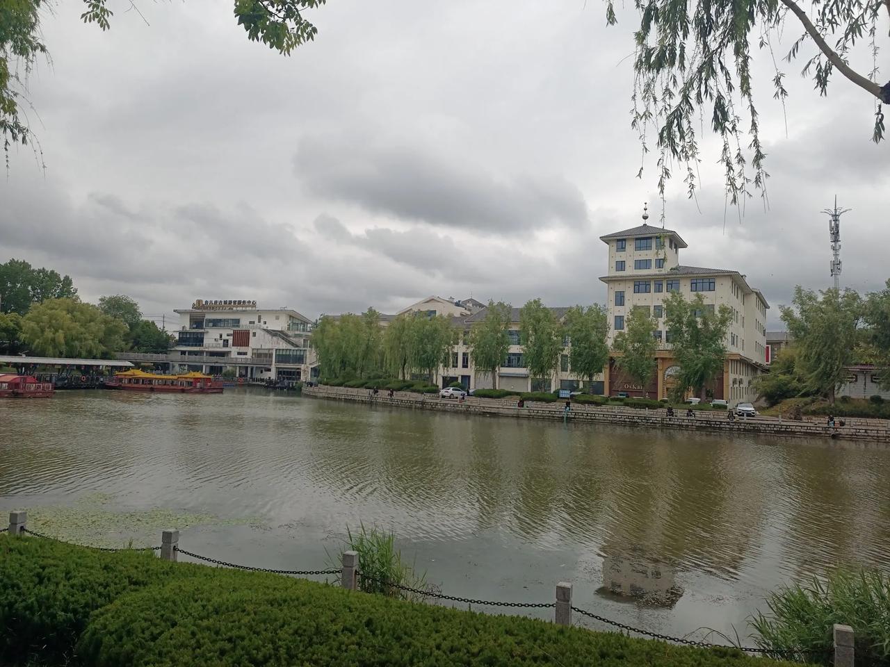 垂钓与捕鱼。（老山兰）