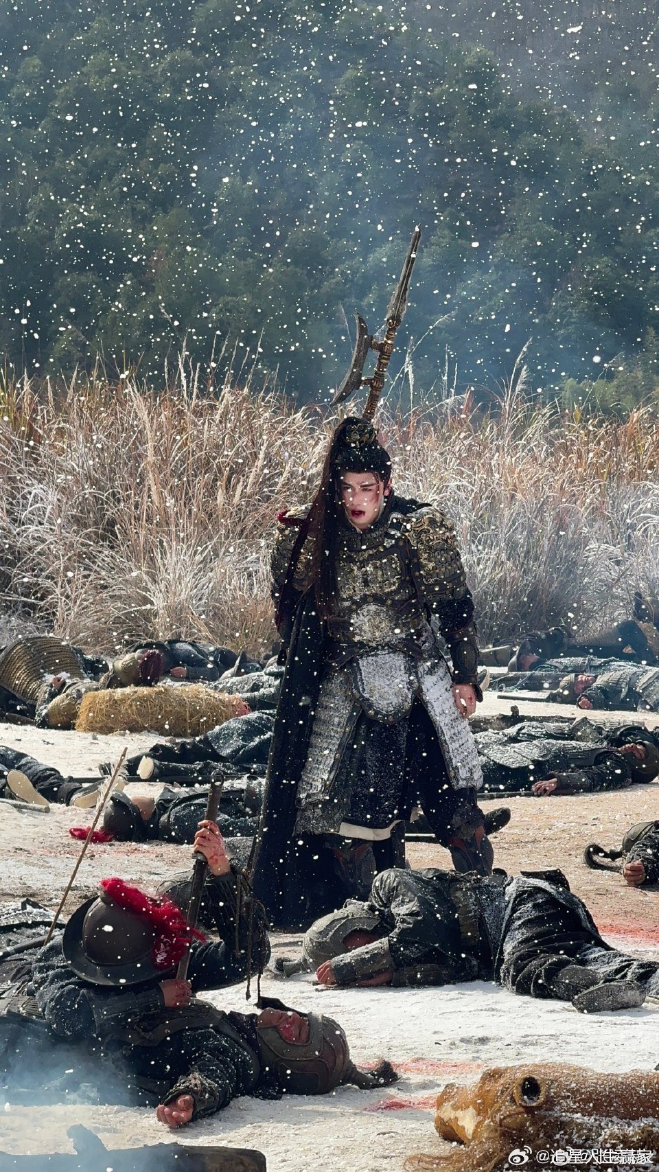 张凌赫晒谢征日常张凌赫太帅了，谢征我的神！没一幕都封神了，逐玉真的太好看了根本看