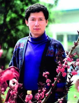 【慈善家李春平被曝近日去世，留下一个私生子和巨额财产】著名慈善家李春平以与所谓的