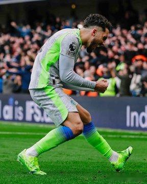 罗马诺 透露在上赛季，多家俱乐部因一些对谢尔基行为相关的报道而停止与他谈判，但曼