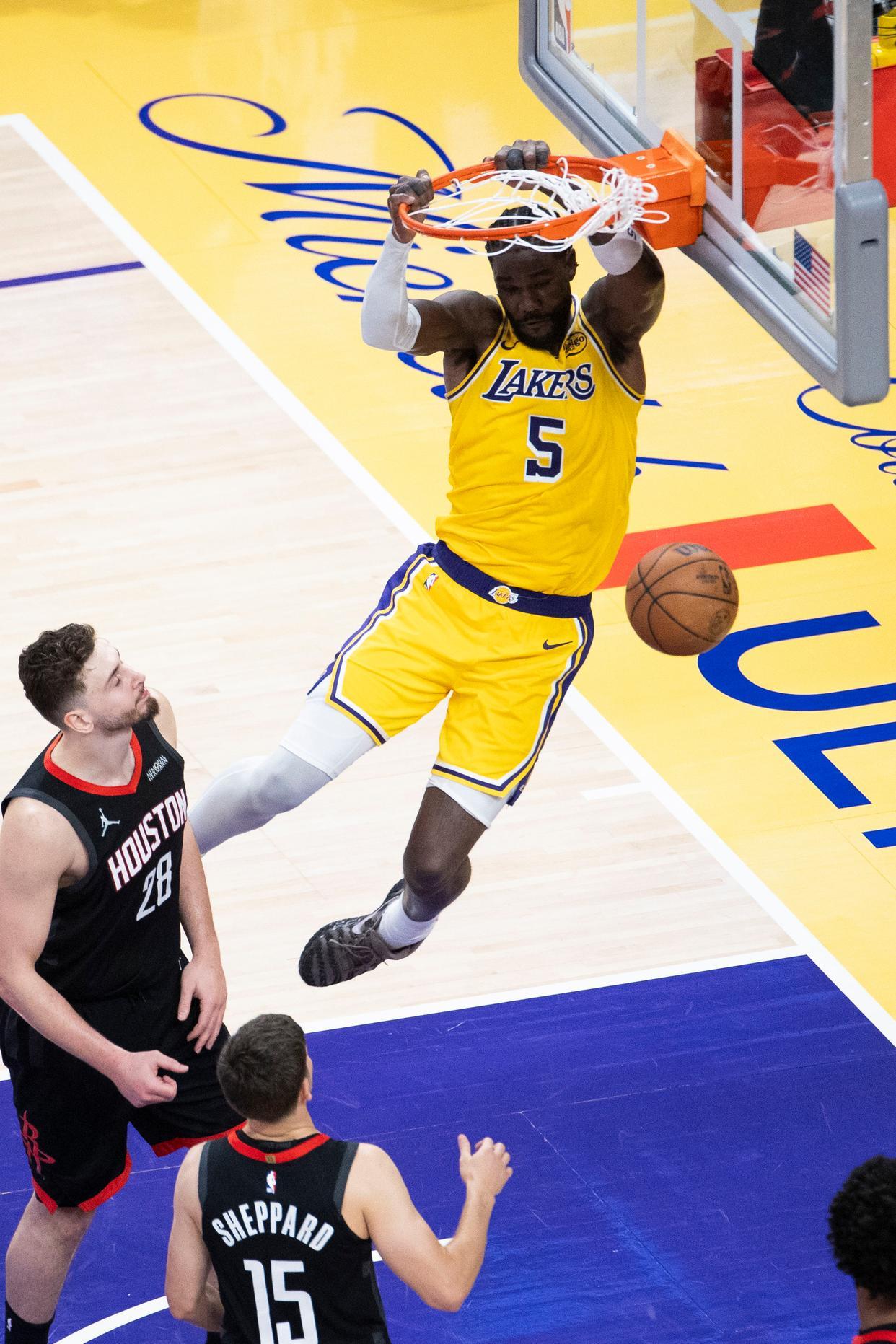 火箭之所以首轮G1输给湖人，主要是暴露了这三个问题！
第一个，关键回合谁来操刀，