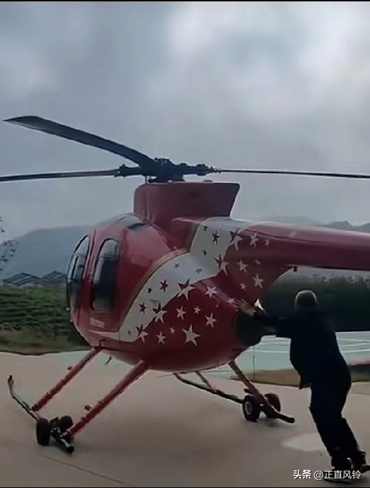 张雪的师傅才是真正的狠人，张雪还在造机车，他已经直接造飞机了
一个天上飞，一个地