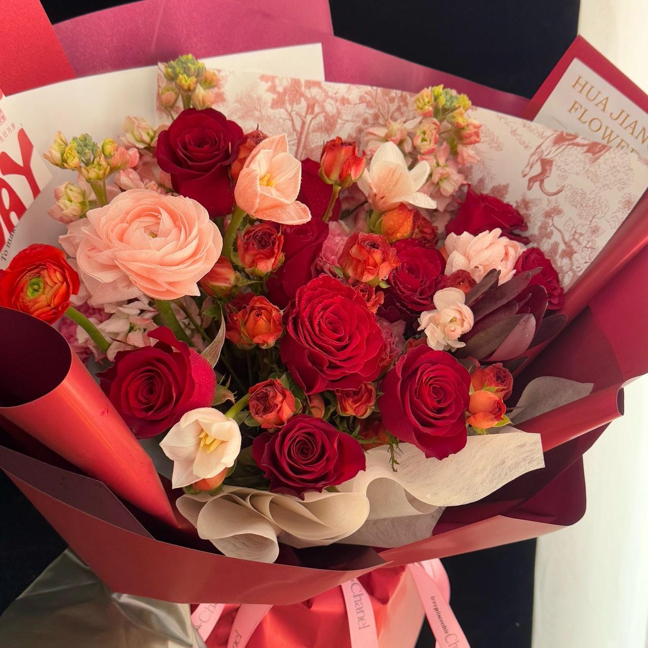 贺妻-甲子寿诞

文/青云
风雨同舟四十春，相携岁月意悠悠；

持家勤俭添温煦，