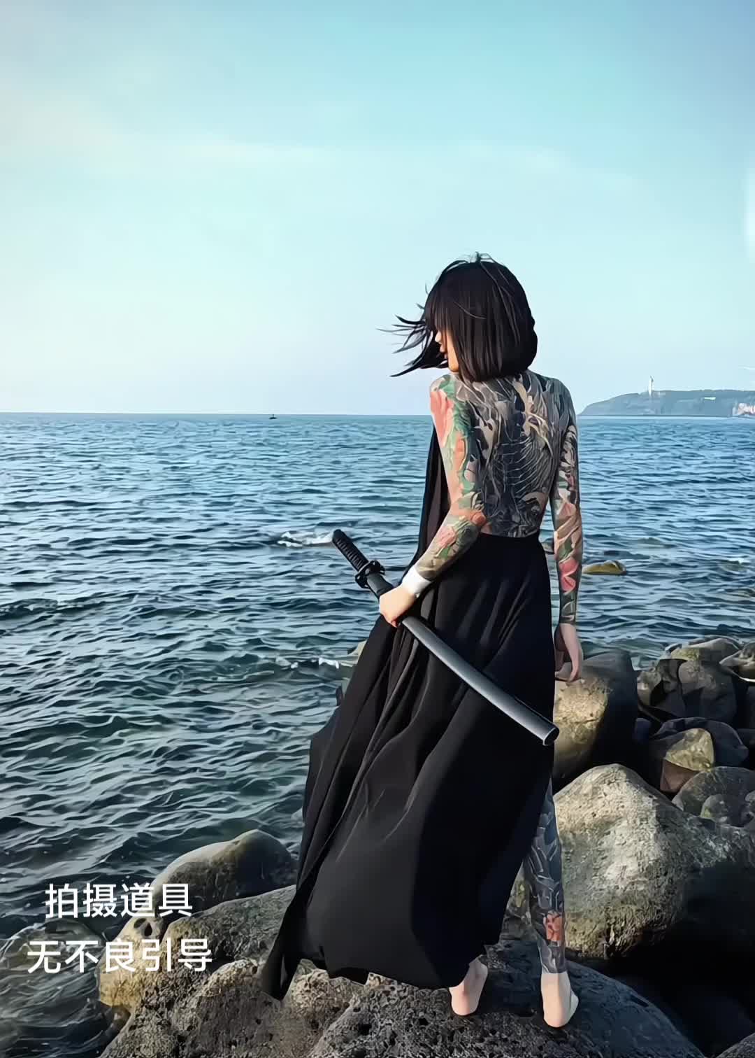 我站在烈烈风中 问天下谁是英雄.