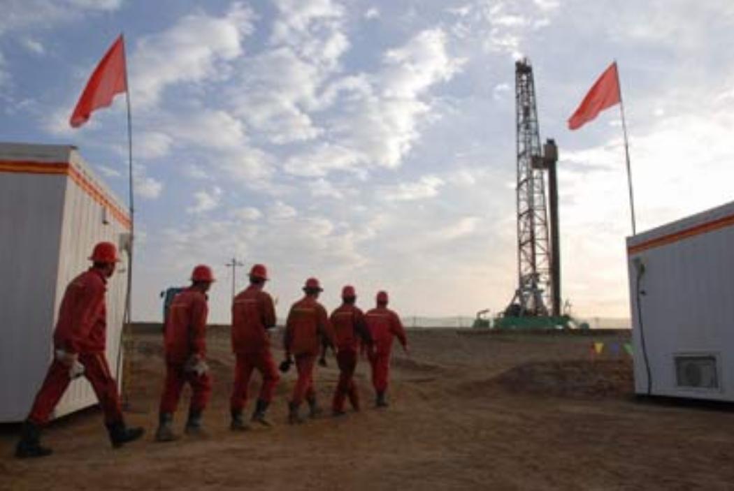 中国地下又摸出“王炸”！13个亿吨油田集中现身，外媒酸了，命里带油？

一批又一