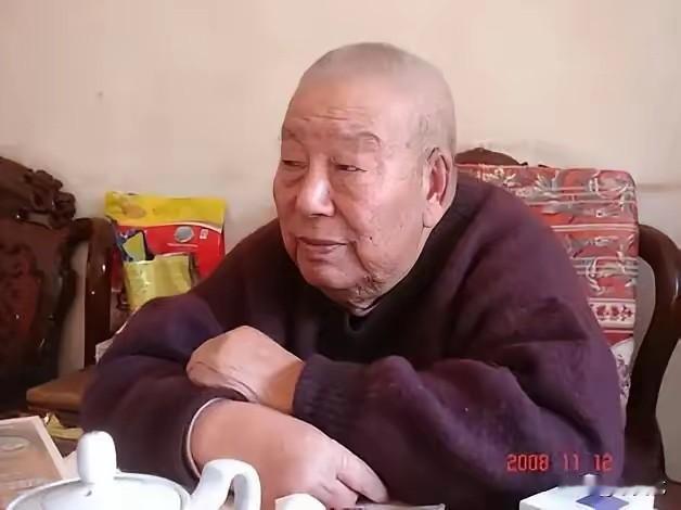 1951年，已经饿了3天的唐满洋，趁着夜色率部爬上了美军580.7高地，谁知上面