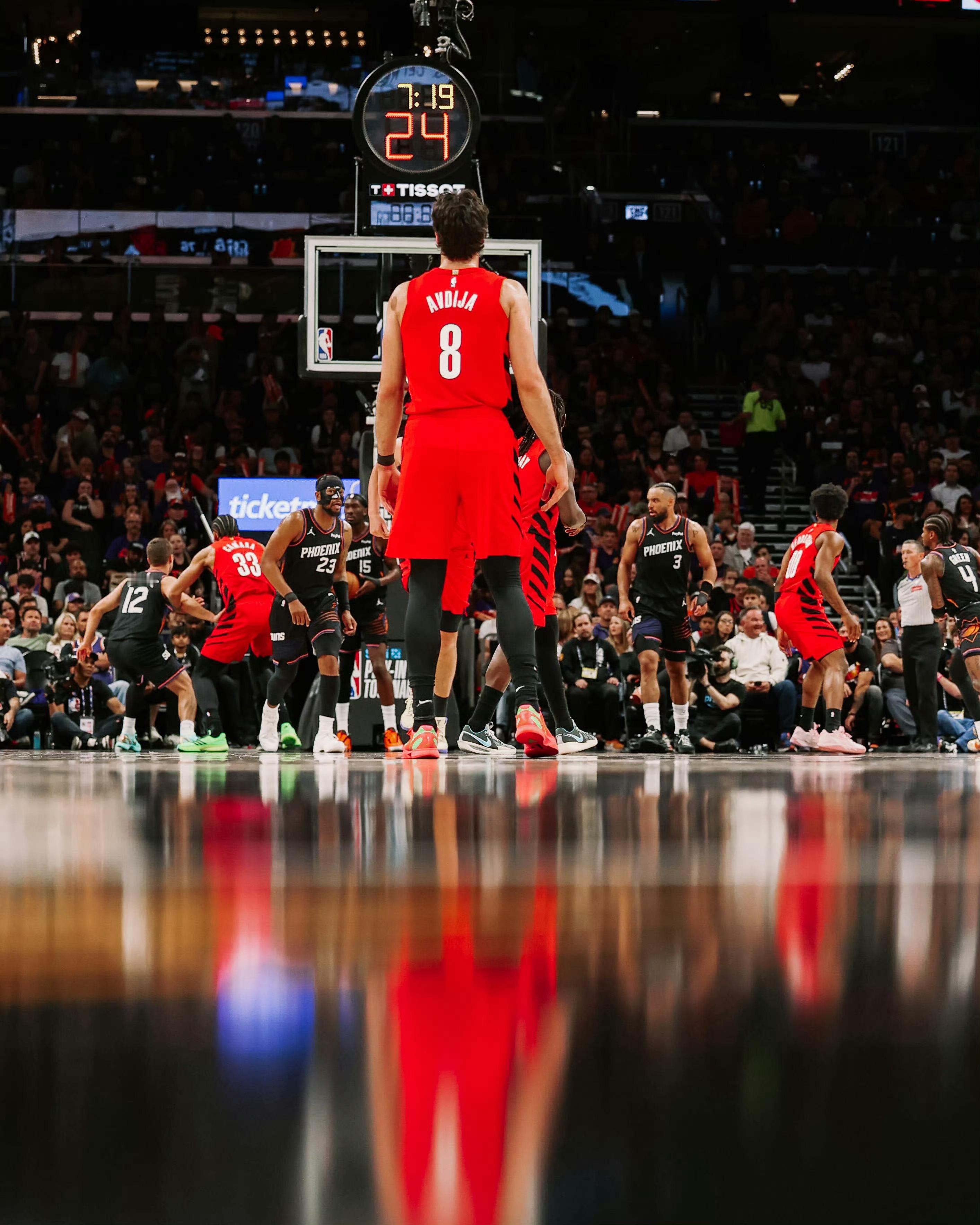 开拓者逆转击败太阳，黑马到底，以西部第七晋级季后赛，太阳在等着明天勇士和快船之间