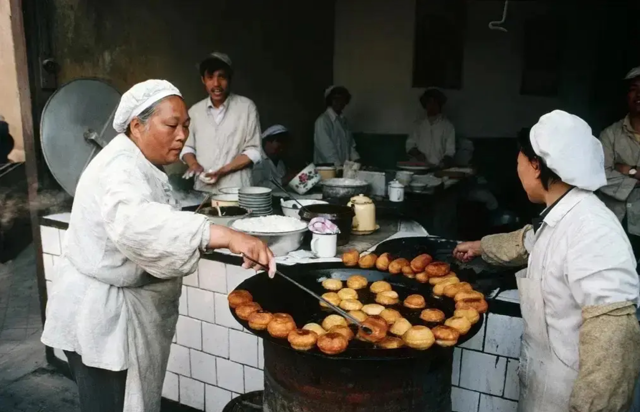 法国摄影记者镜头里1980年的上海 ​​​