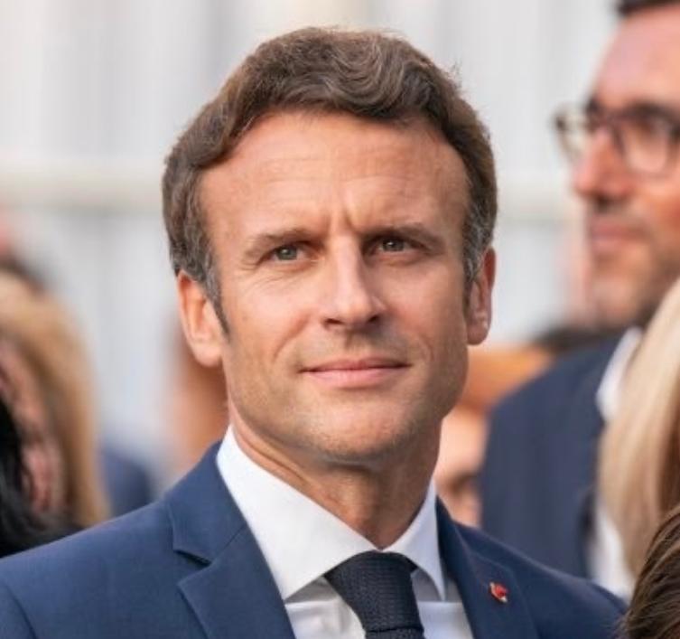 法国总统马克龙今天发文说：“我全力支持特朗普总统昨日宣布的真主党和以色列之间的停