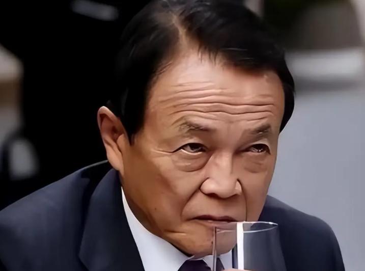 大佬开始对高市早苗下手了！

麻生太郎和高市早苗的关系，从外人看来真是变得比日本