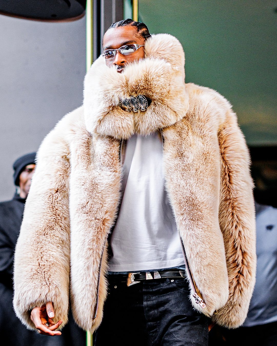 亚历山大职业生涯面对尼克斯11胜1负在麦迪逊7胜0负雷霆摆烂那几年也碰上尼克斯摆