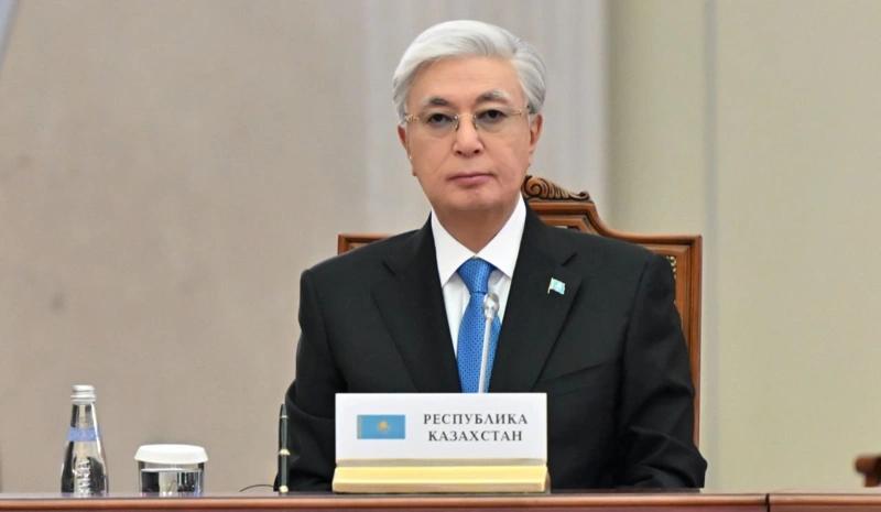 哈萨克斯坦一点面子也没给俄罗斯，，普京大帝脸都黑了！哈萨克斯坦总统托卡耶夫在俄罗