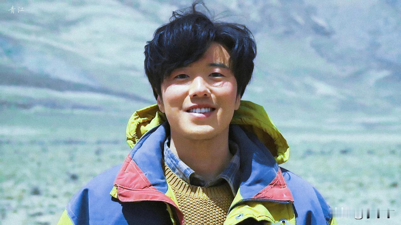 在邵云飞和白椿人中选择一个谈恋爱，正常人都会选邵云飞吧。

邵云飞家世好，爸爸是