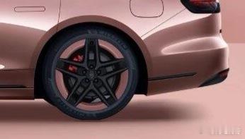 享界9系亮相AW2026北京时装周！不光新颜色好看，这轮毂也不错啊鸿蒙智行享界S