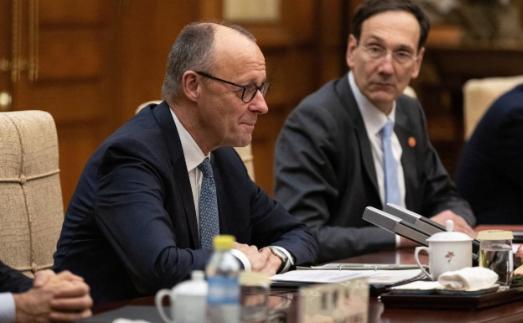 2月25日，默茨访华的第一天，就获得一笔“超级订单”，120架空客飞机，让默茨合