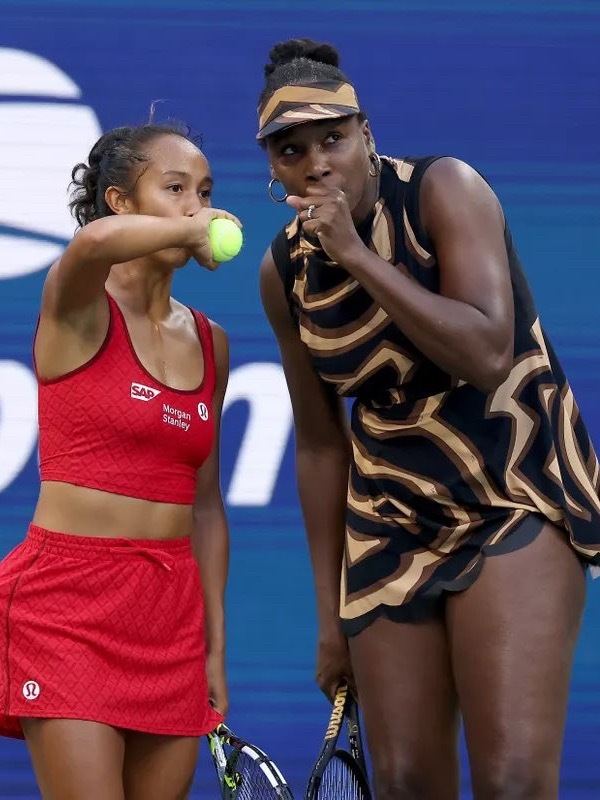 这也行！四字形容一下：大威廉姆斯与费尔南德斯原本将搭档出战印第安维尔斯女双赛事，