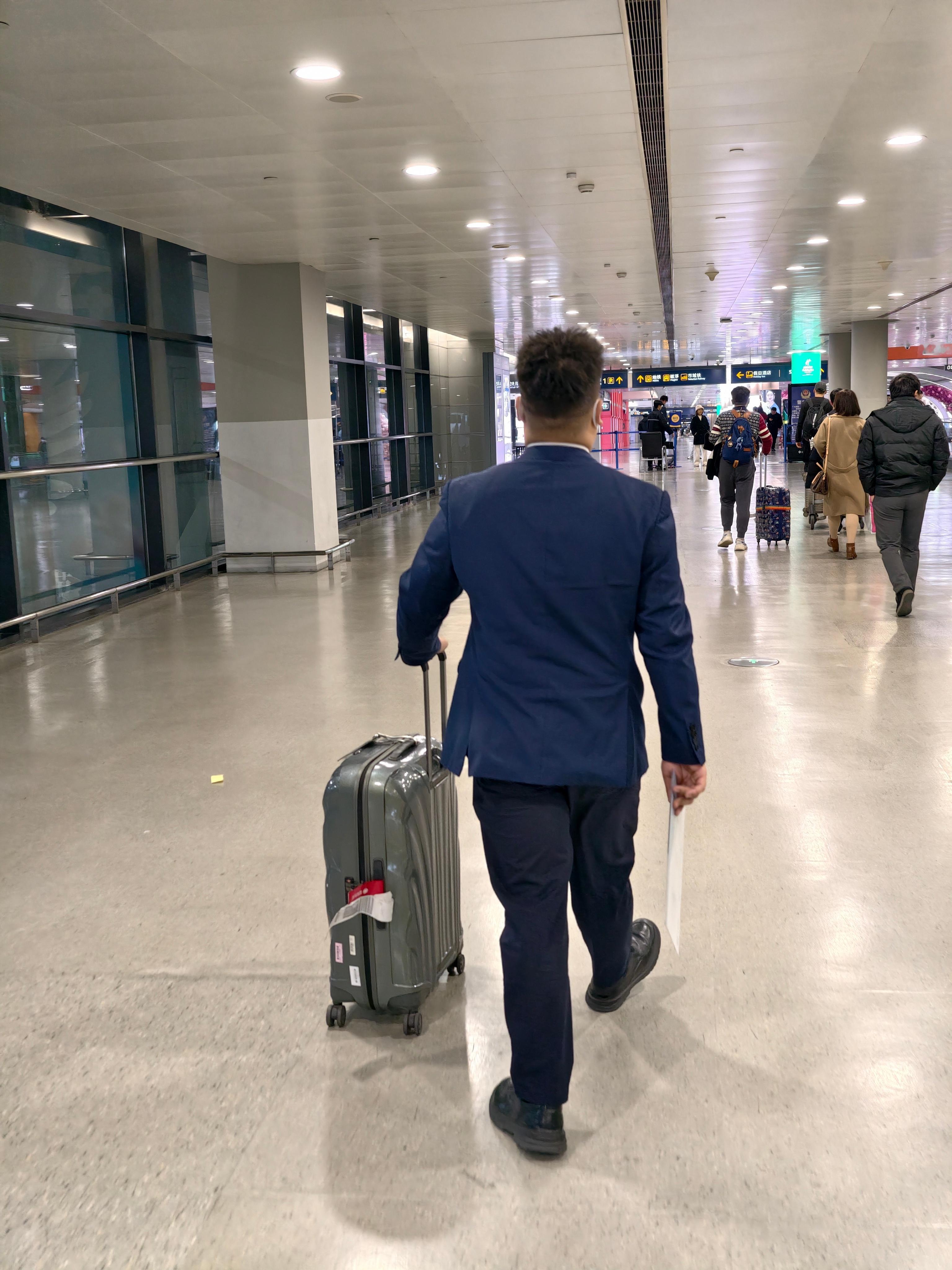 商旅接送次数要不够用啦！这个和驾享的区别是，驾享开你的车。商旅接送，开蔚来的ET