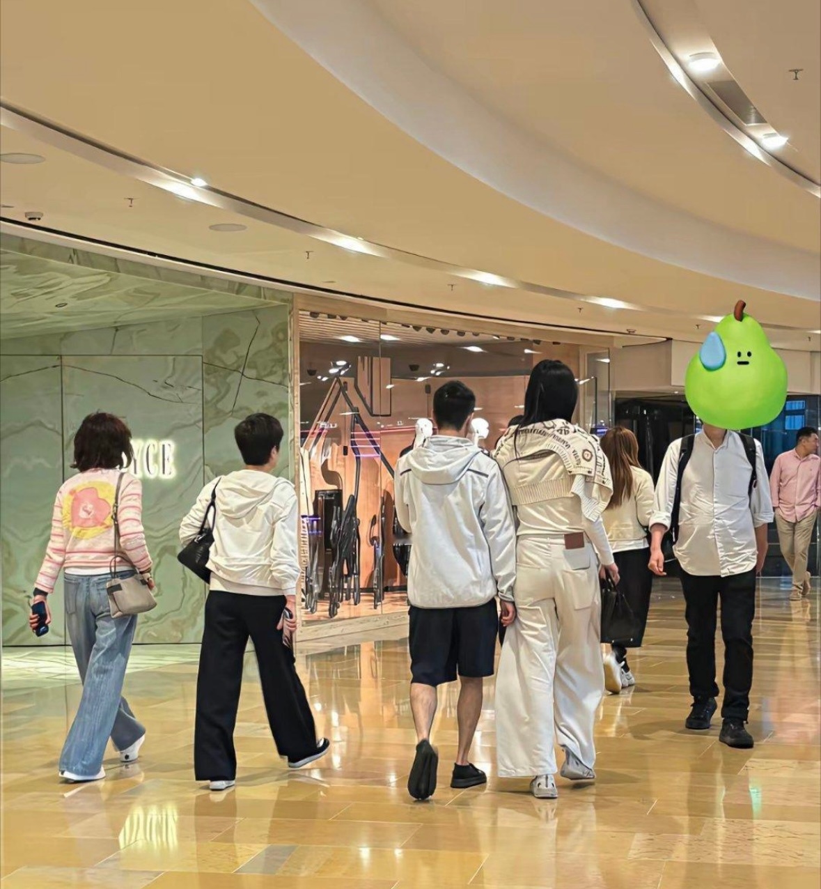 奚梦瑶这一套 普通人要努力好几年 