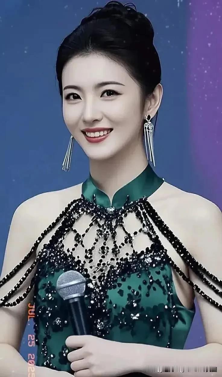 李云霄等美女