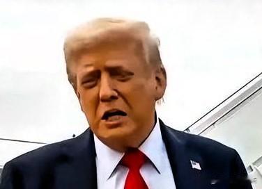 特朗普绷不住了？终于松口了！

近期他当着全球公开表态，说美国得买中方商品，这话