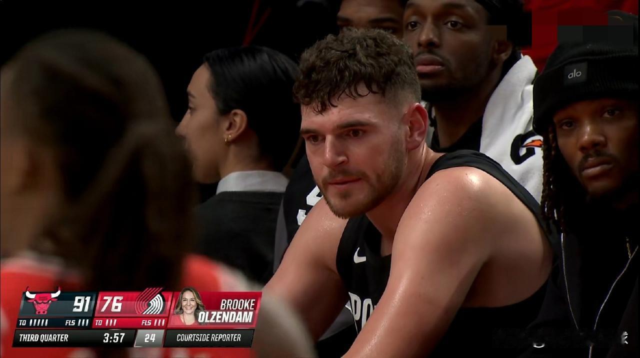 开拓者当家中锋克林根真是大发神威！虽然今天开拓者在主场以121：112输给了公牛