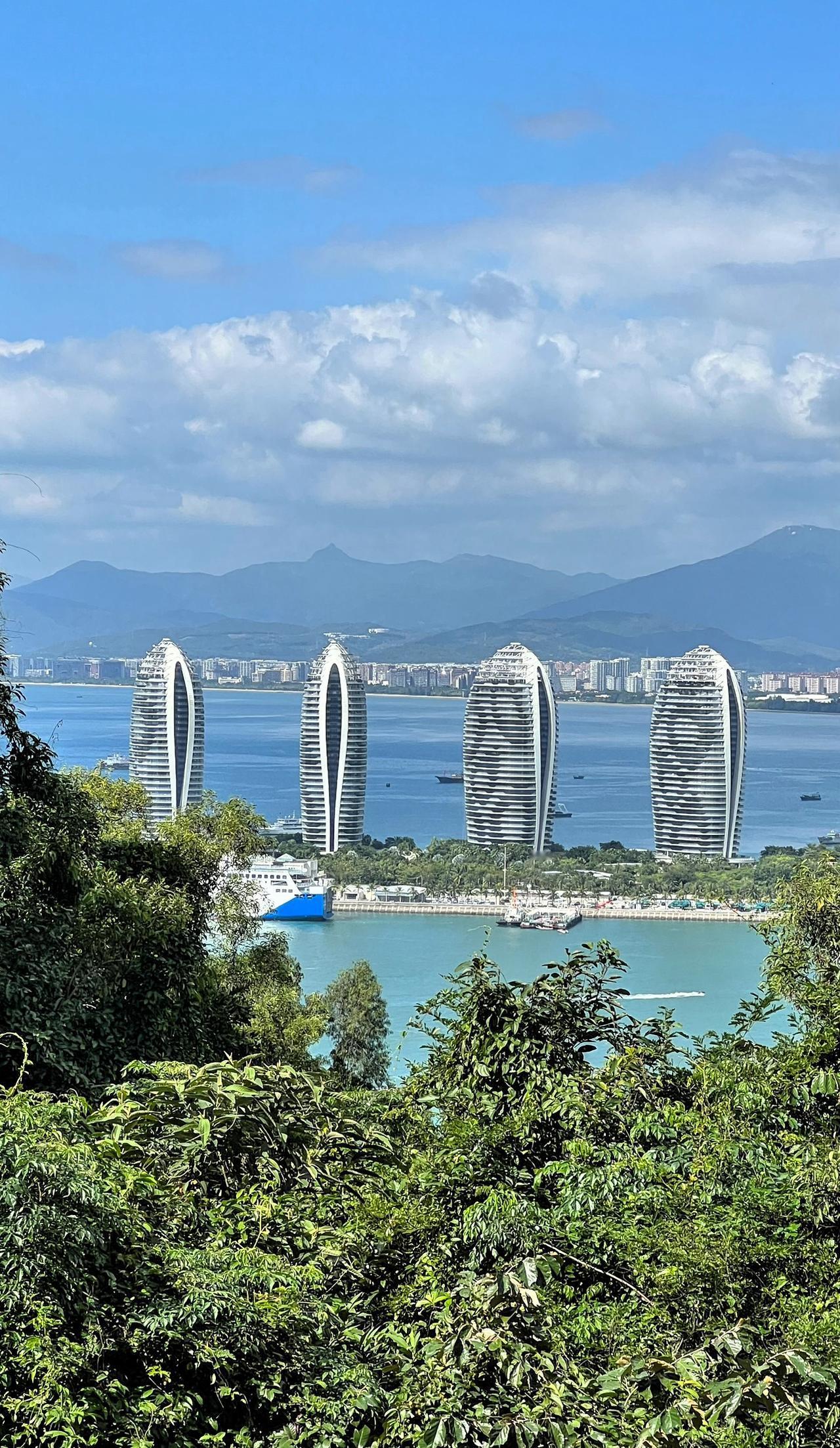 城市风景照欣赏分享手机拍摄的照片：三亚凤凰岛风光美景尽收眼底.晒图笔记大赛