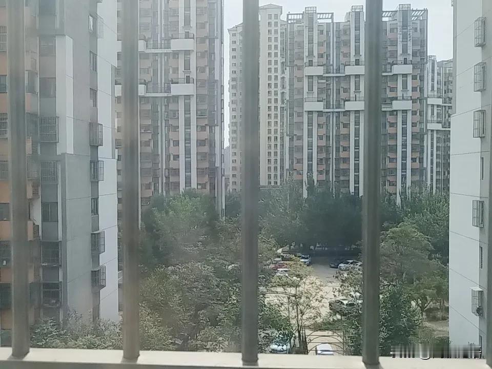 每天半斤白酒，天天喝茅台，属于哪类人的生活水平？
我有两个舅舅，三舅九十三岁，老