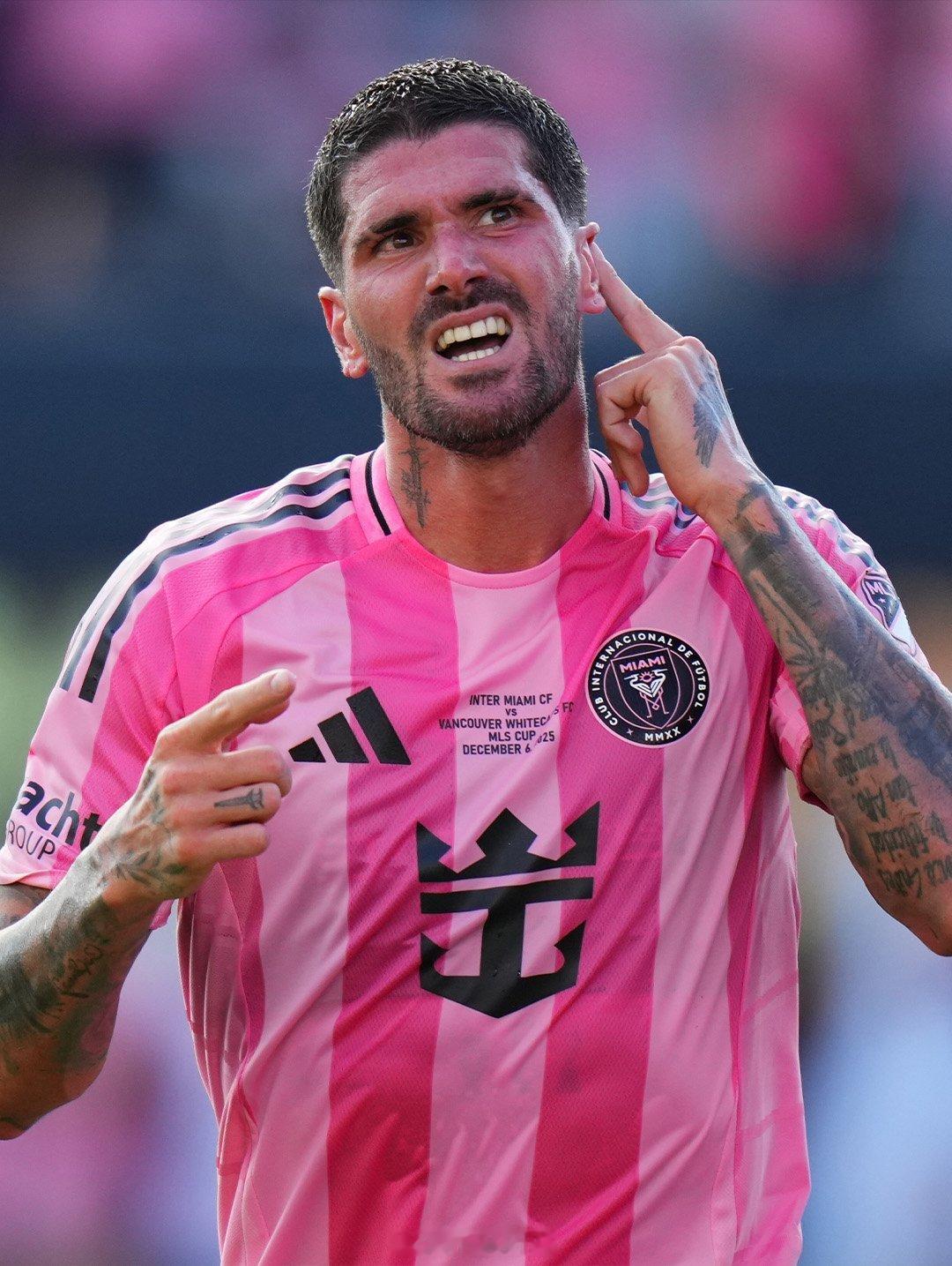 充满阿根廷风情的冠军奖杯🇦🇷🏆迈阿密国际队凭借罗德里戈·德保罗和塔德奥·阿