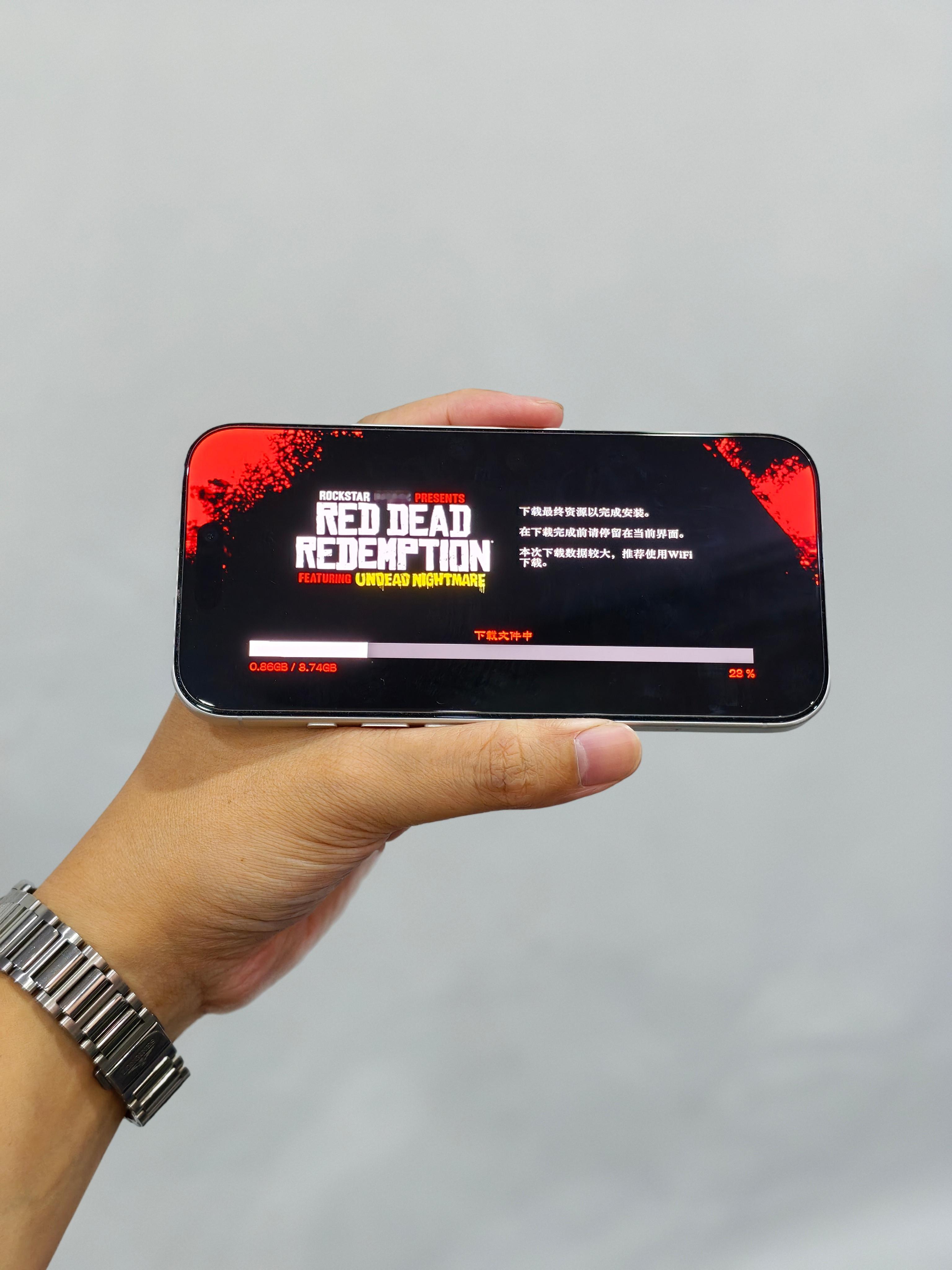 感受一下，iPhone现在可以玩荒野大镖客了，还没玩过手机版的，netflix会