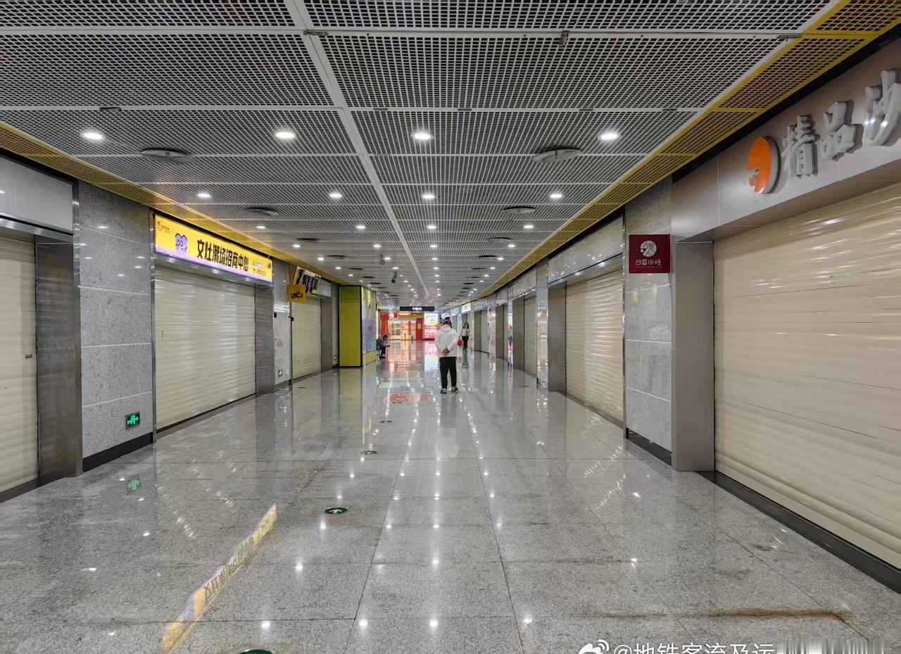 17:25，厦门地铁1号线文灶站物业空间（P1），文灶站站台客流情况（P2），文